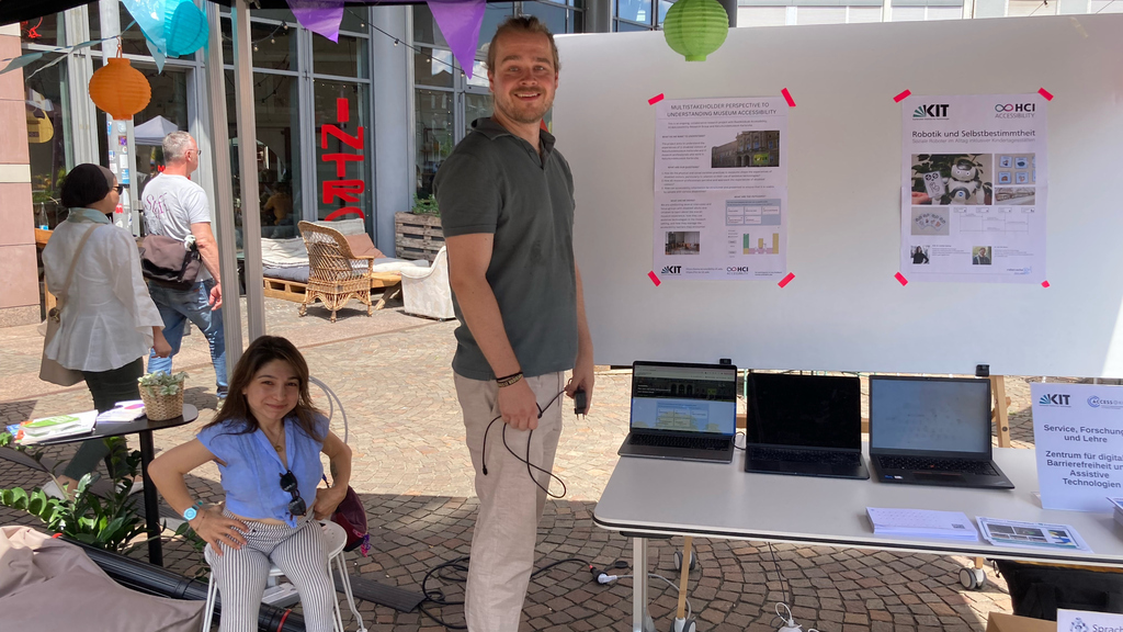 User Stand mit Postern und Prototpen.